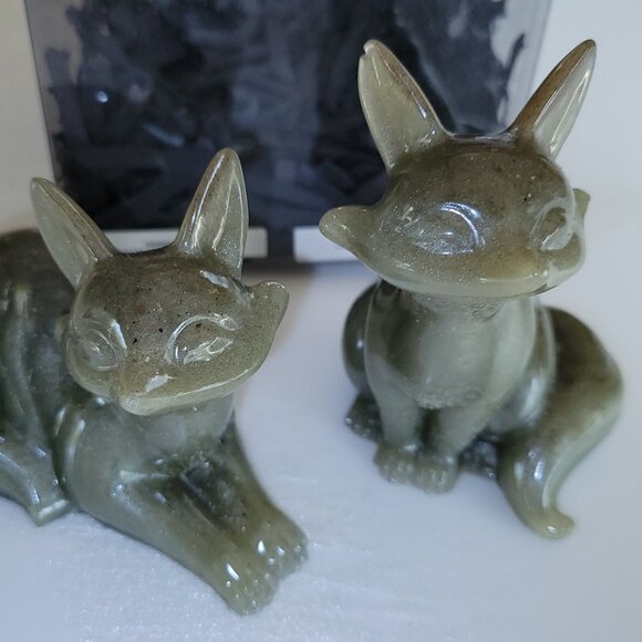 FOX SET 2pc WHITE gRAY Resin Figurines New Foxes Animal HOME DECOR collectible - Picture 1 of 4